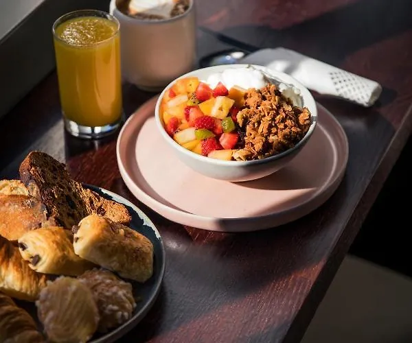 ホテル Paradiso パリ