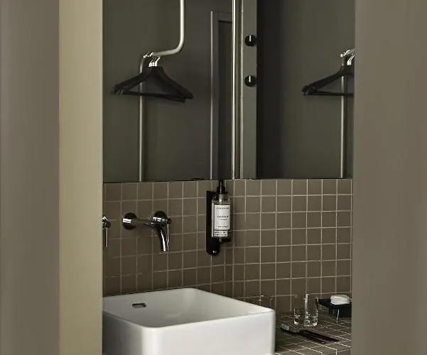 ホテル Paradiso パリ