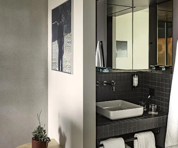 ホテル Paradiso パリ